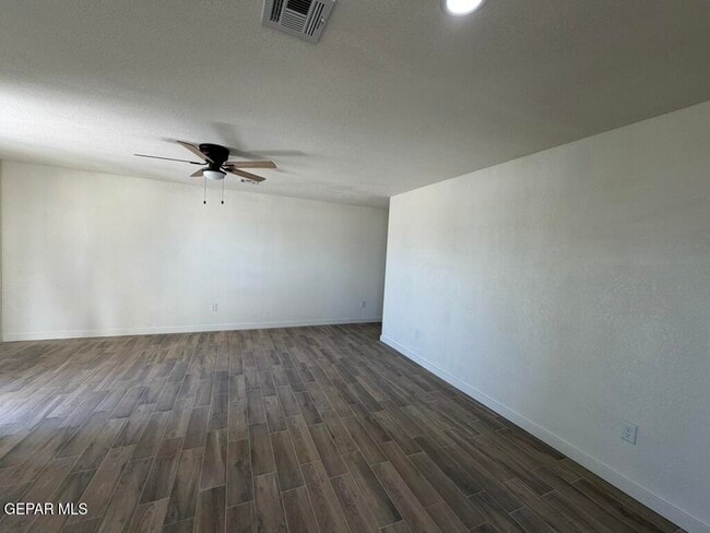 Building Photo - 102 Chama Ln