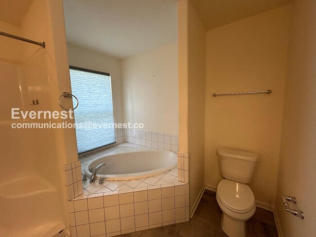 Building Photo - 102 Ridgeway St