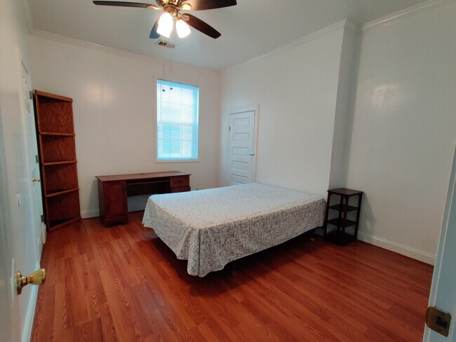 Building Photo - 1712 Jenkins St