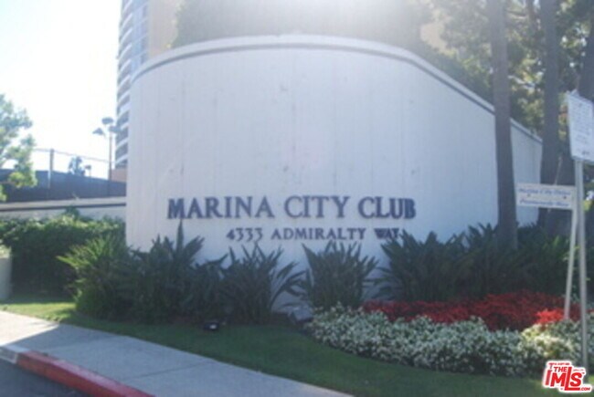 Building Photo - 4265 Marina City Dr