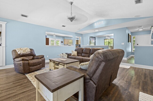 Building Photo - 5922 NW 57th Way