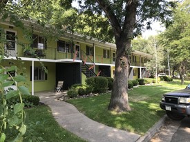 Building Photo - 700 E Myrtle St