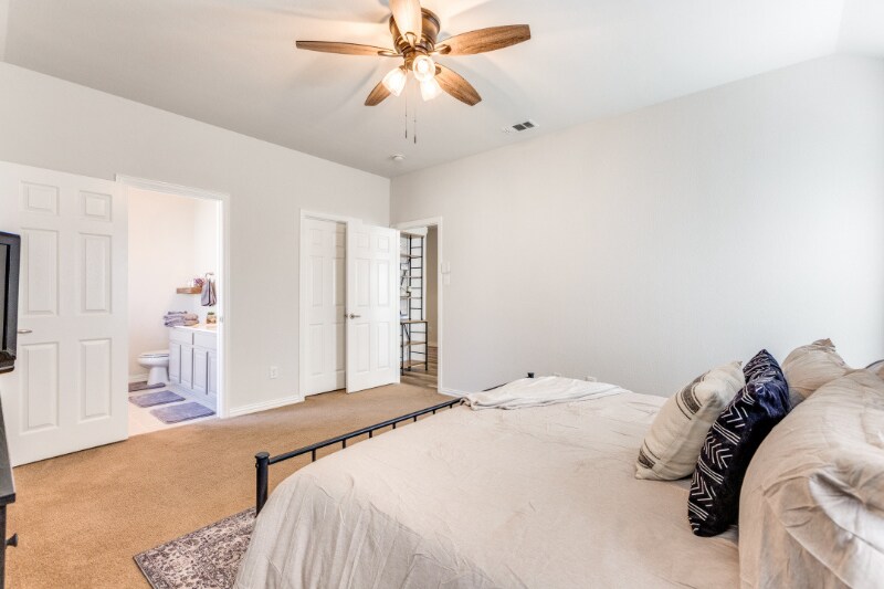 Building Photo - 8421 Green Ash Dr