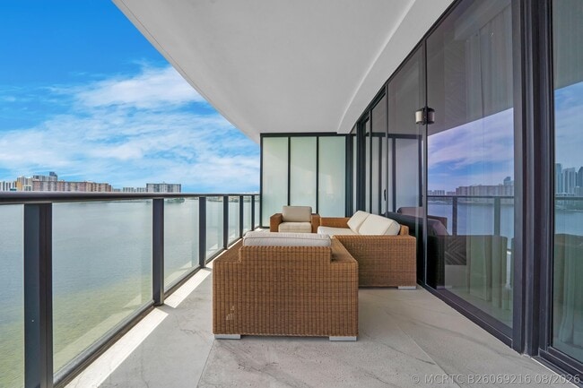 Building Photo - 5000 Island Estates Dr