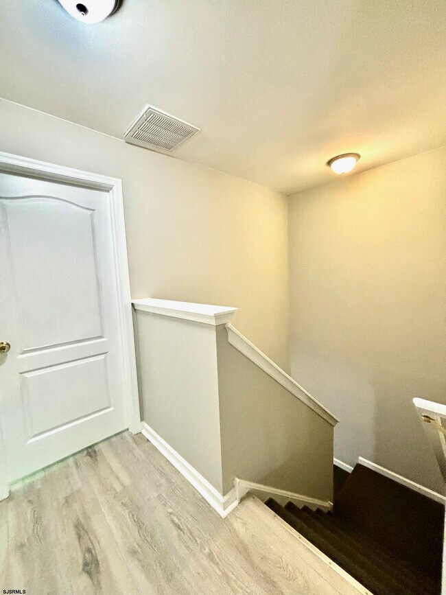 Building Photo - 27 Oyster Bay