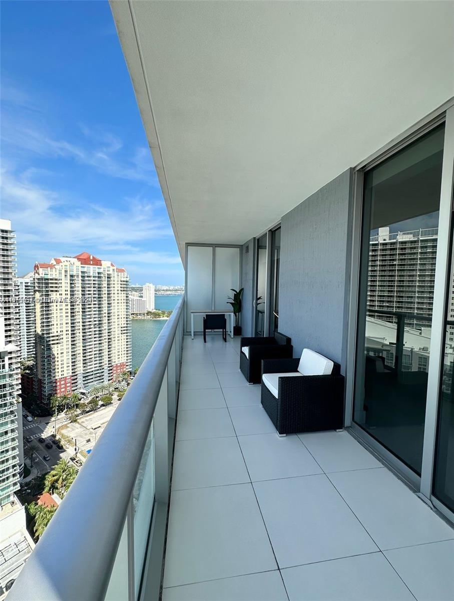 Building Photo - 1300 Brickell Bay Dr