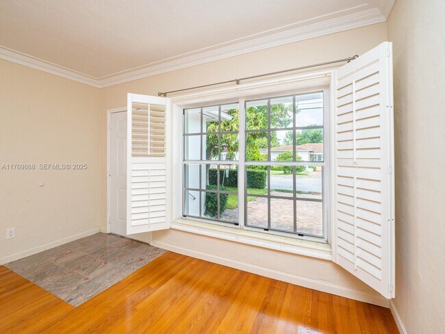 Building Photo - 9441 Byron Ave