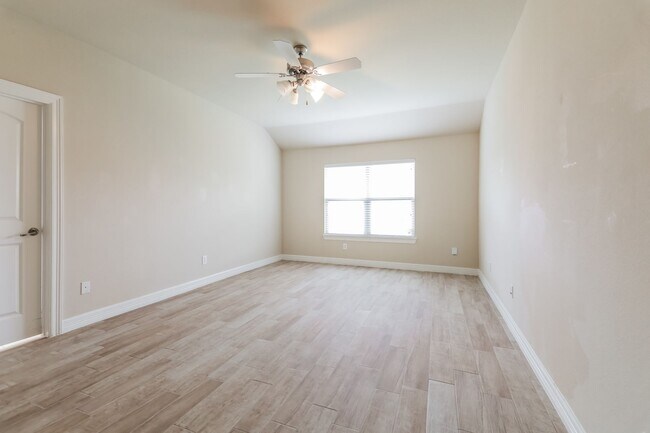 Building Photo - Recently Renovated 3 Bedroom Home for Rent in Little Elm | New Premium Flooring + Open Floor Plan