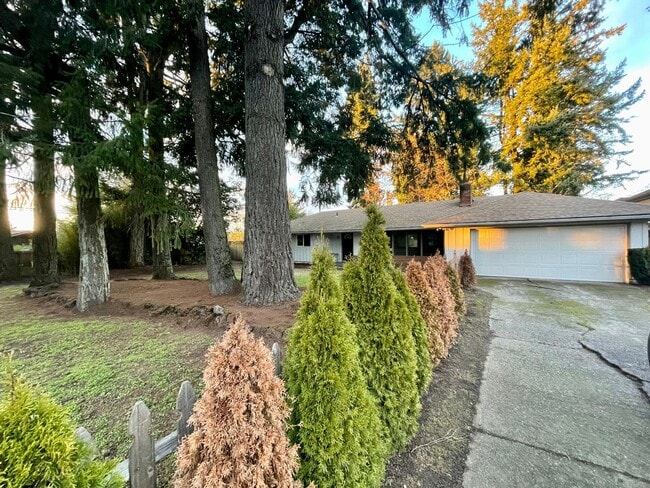 Building Photo - Classic 3 Bedroom 1.5 Bathroom Ranch House in Beaverton!! Great Yard! Cedar Hills~Cedar Mill Nort...