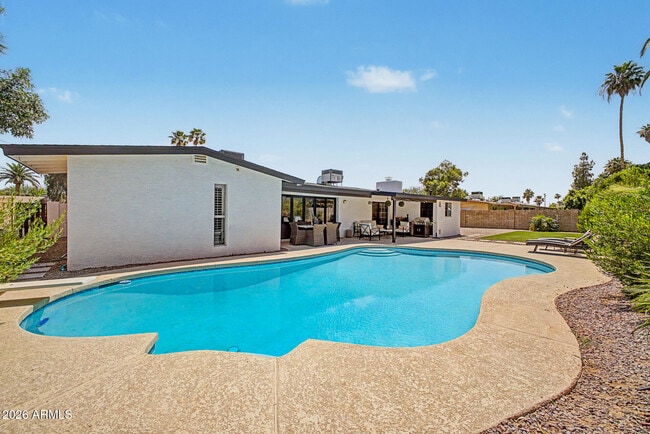 Building Photo - 5140 E Poinsettia Dr
