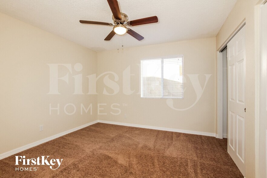 Building Photo - 3827 W Loma Ln