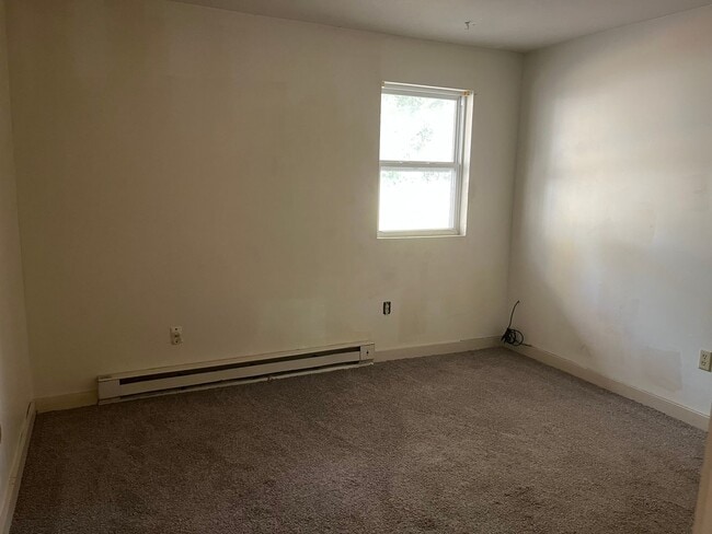 Building Photo - 202 1/2-127 1/2 N Penn St