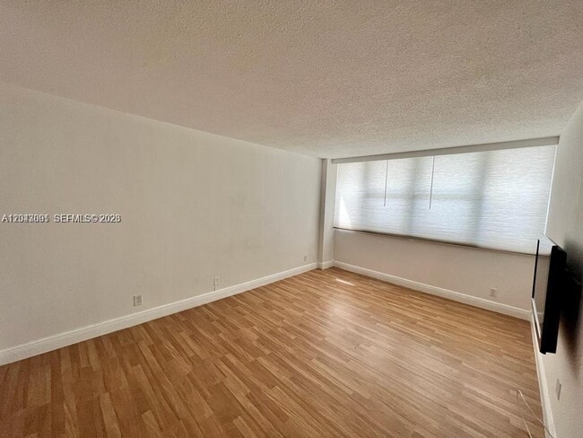 Building Photo - 2030 S Ocean Dr