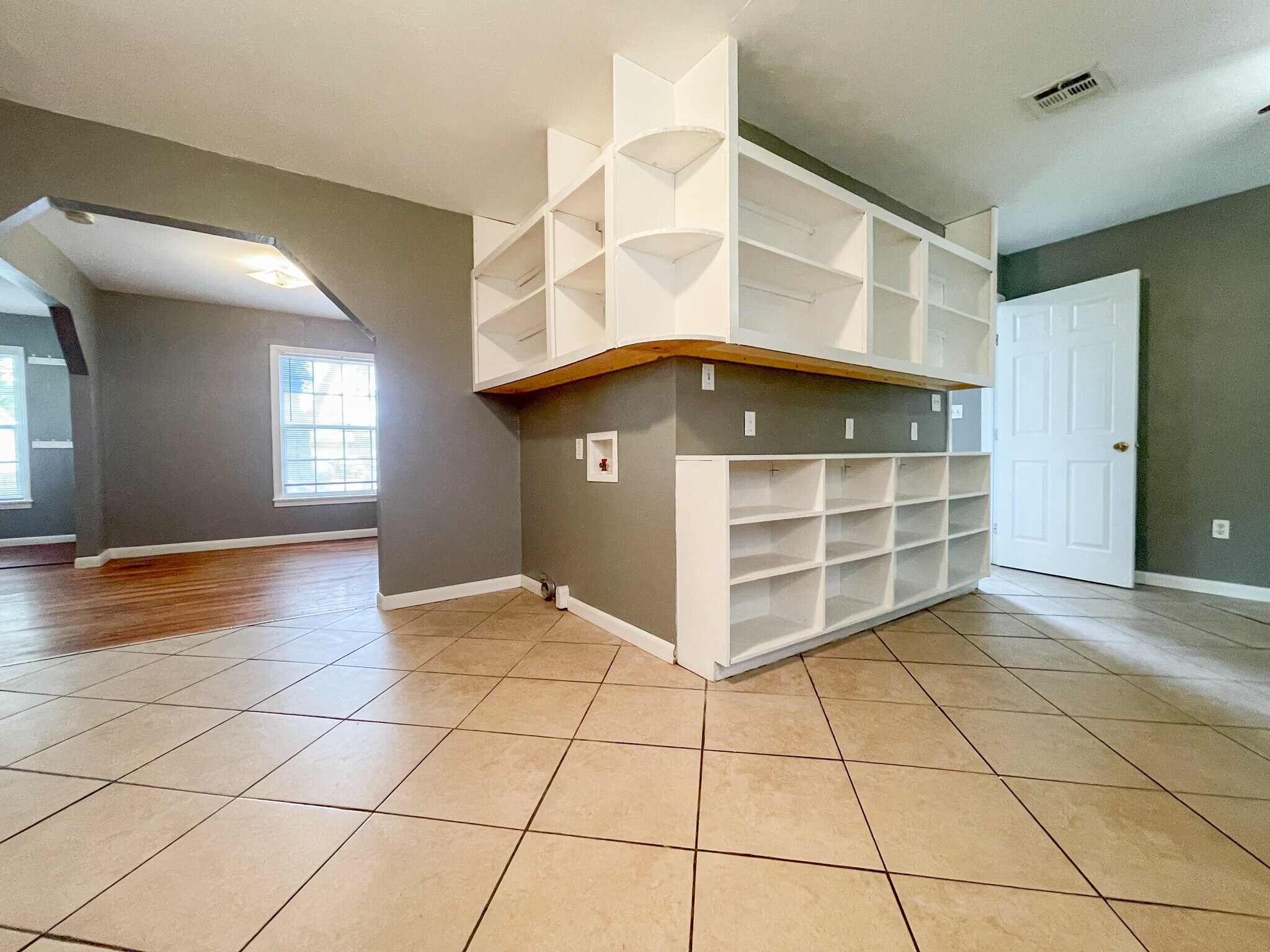 Building Photo - 1405 Guthrie Dr