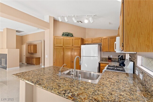 Building Photo - 2555 Sundew Ave