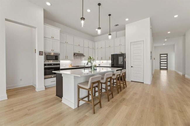 Building Photo - 2941 Delaware St