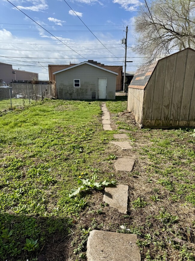 Building Photo - 1341 W 4th St