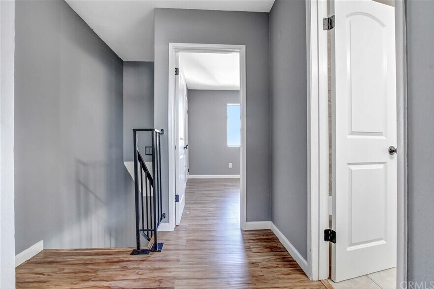 upstairs hallway - 730 N Eucalyptus Ave