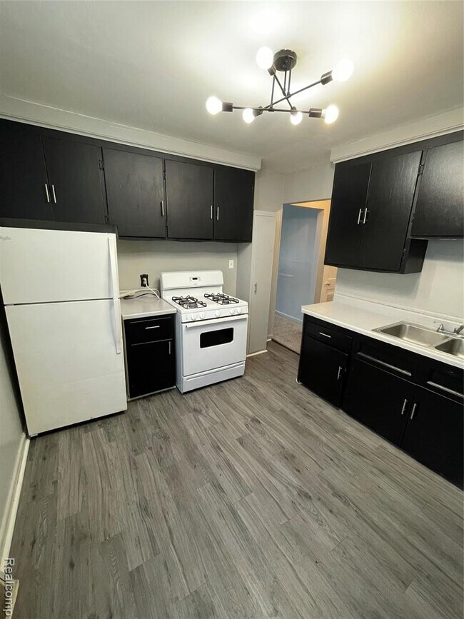 Building Photo - 11099 Studebaker Ave