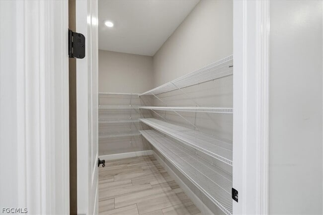 Building Photo - 2038 Grove Dr