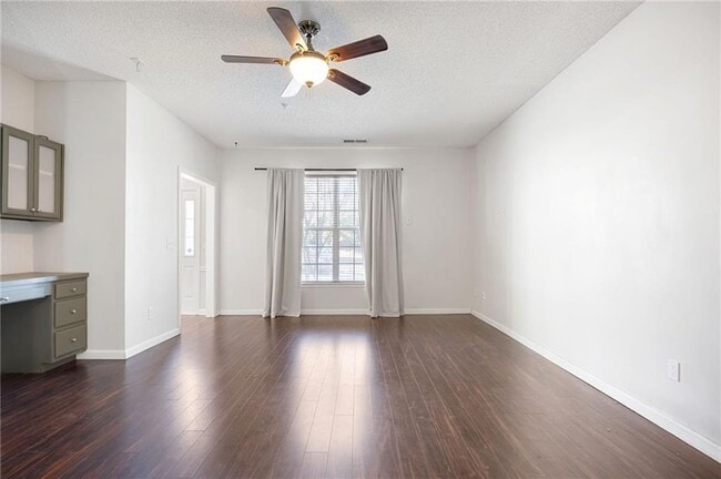 Building Photo - 134 Riverstone Commons Cir