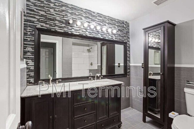 Building Photo - 2721 St Augustine Trail SE