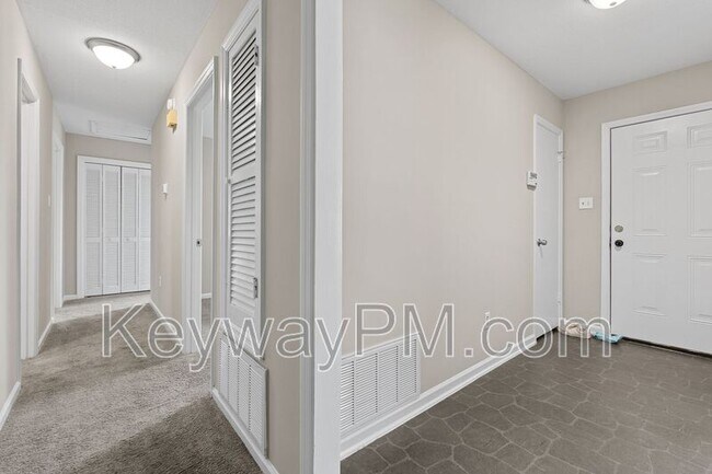 Building Photo - 122 Shadowood Dr