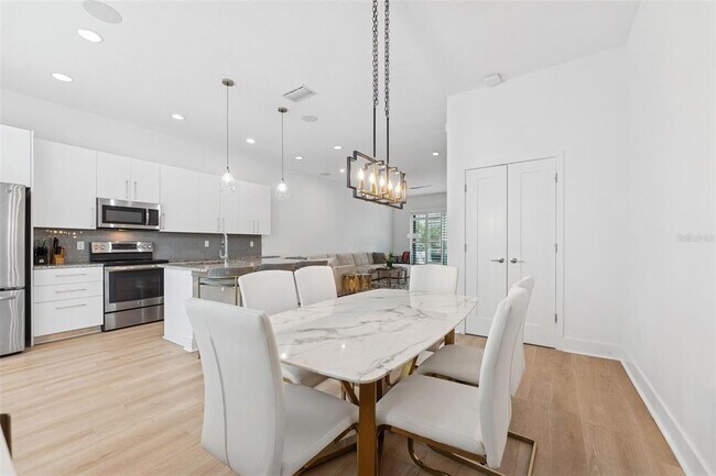 Building Photo - 4810 W McElroy Ave