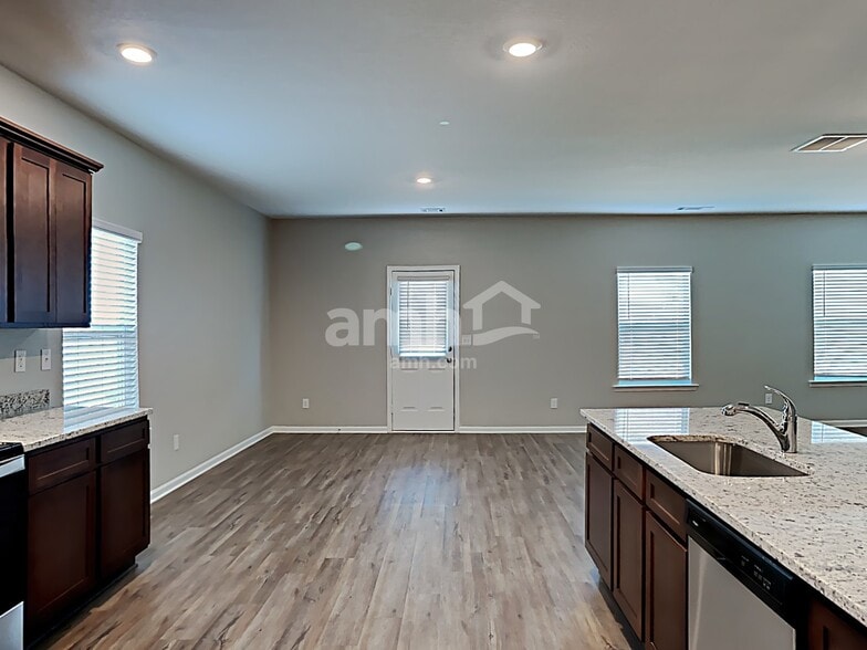 Building Photo - 415 Vermeer Ct