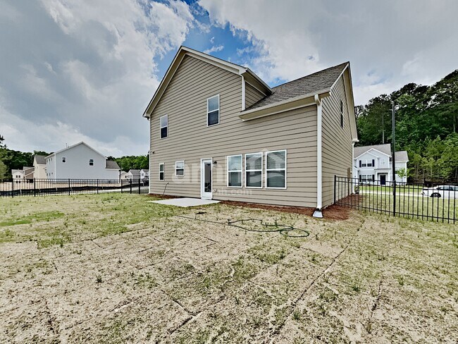 Building Photo - 318 Camp dr