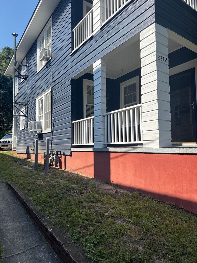 Building Photo - Now Renting! Close to Summervilile and Med...