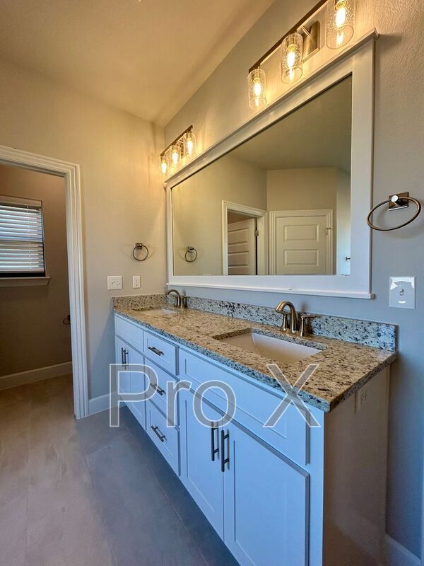 Building Photo - 1900 Charles St