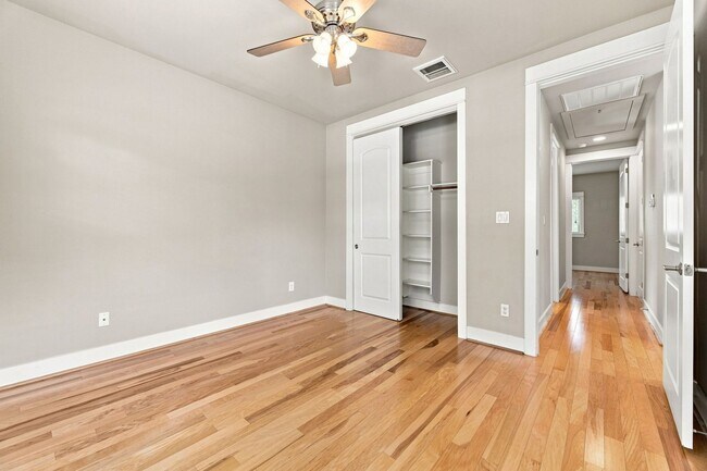 Building Photo - 304 Zennia St