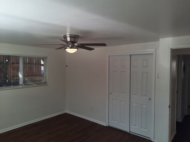 Building Photo - 2 bedroom 1 bath | Near downtown Golden | Lots of natural light |