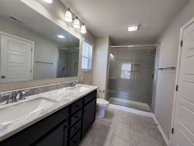 Building Photo - 3 Bedroom Townhome Community on Lake Wylie
