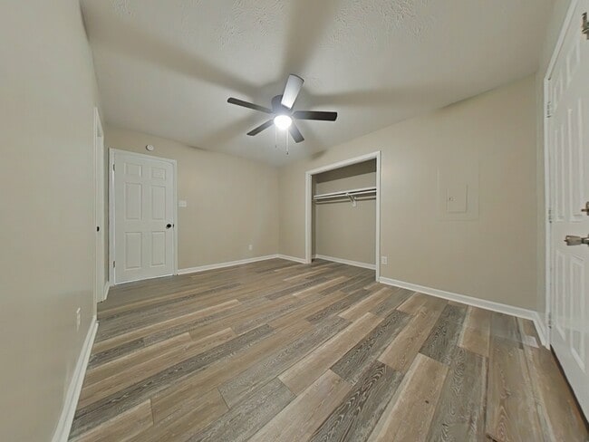 Building Photo - 6449 Kelmscot Ct