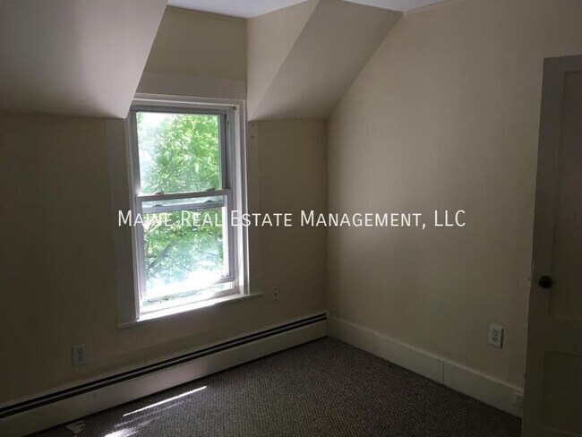 Building Photo - 15 Elm St