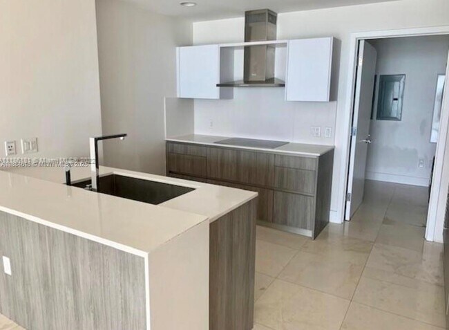 Building Photo - 360 Ocean Dr