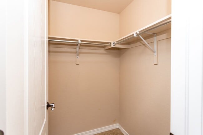 Building Photo - Beautiful Ranch in Pine Creek!