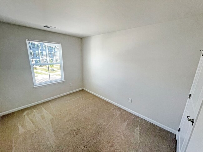 Building Photo - Beautiful Townhome in Ashland !!