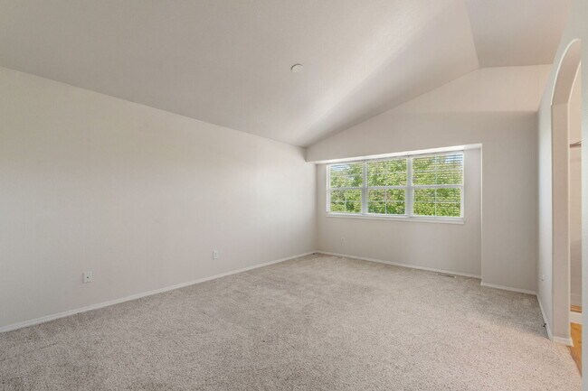 Building Photo - Spacious 4BR + Office Home in Pine Creek (...