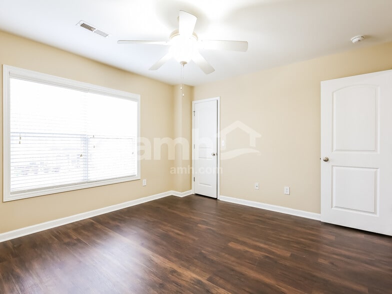 Building Photo - 101 Kirkshire Ln