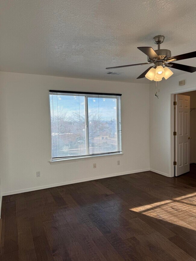 Building Photo - 9700 Lagrima De Oro Rd NE