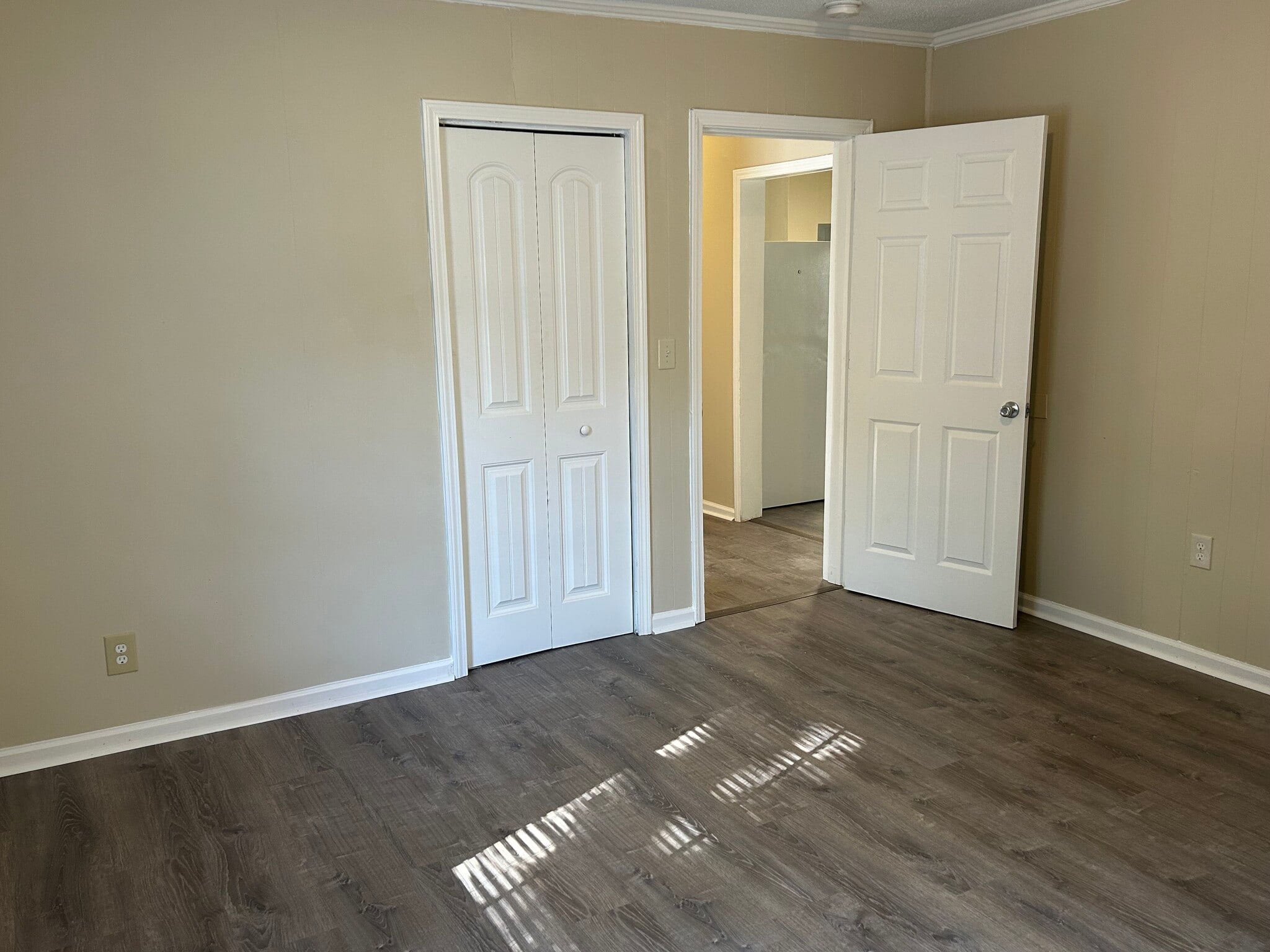 Bedroom #1 - 522 Lee St