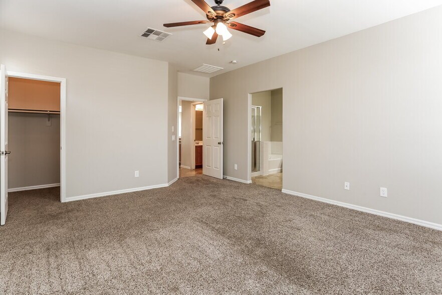 Building Photo - 5832 Magic Oak St