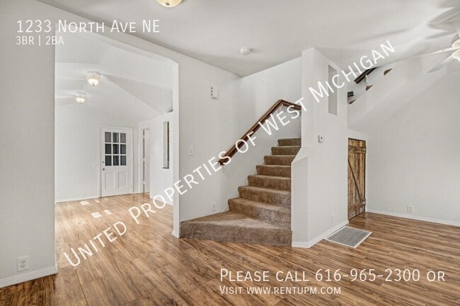 Building Photo - 1233 North Ave NE