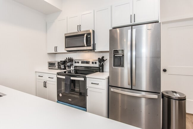 Building Photo - 2435 Master St