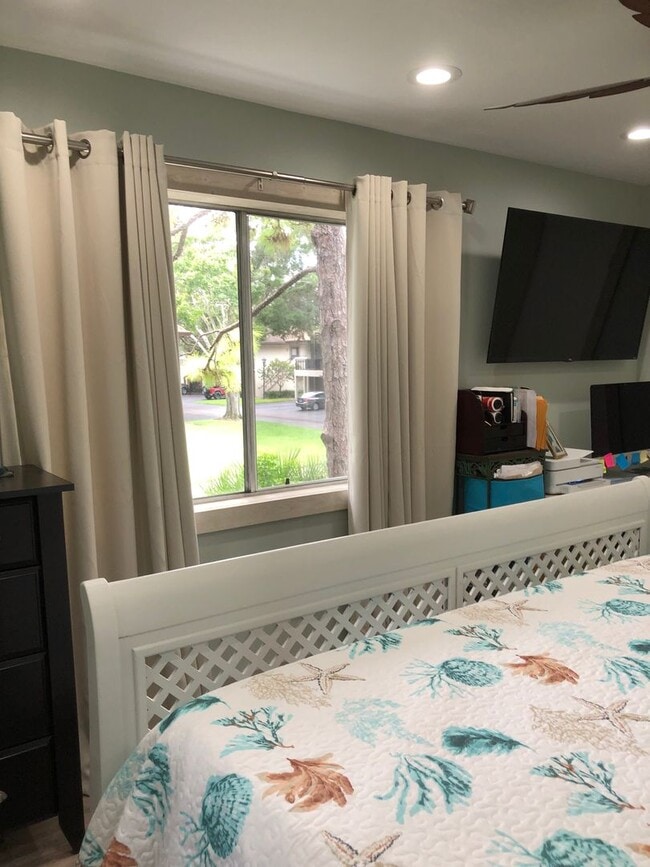 Building Photo - EASTWOOD SHORES TOWNHOUSE