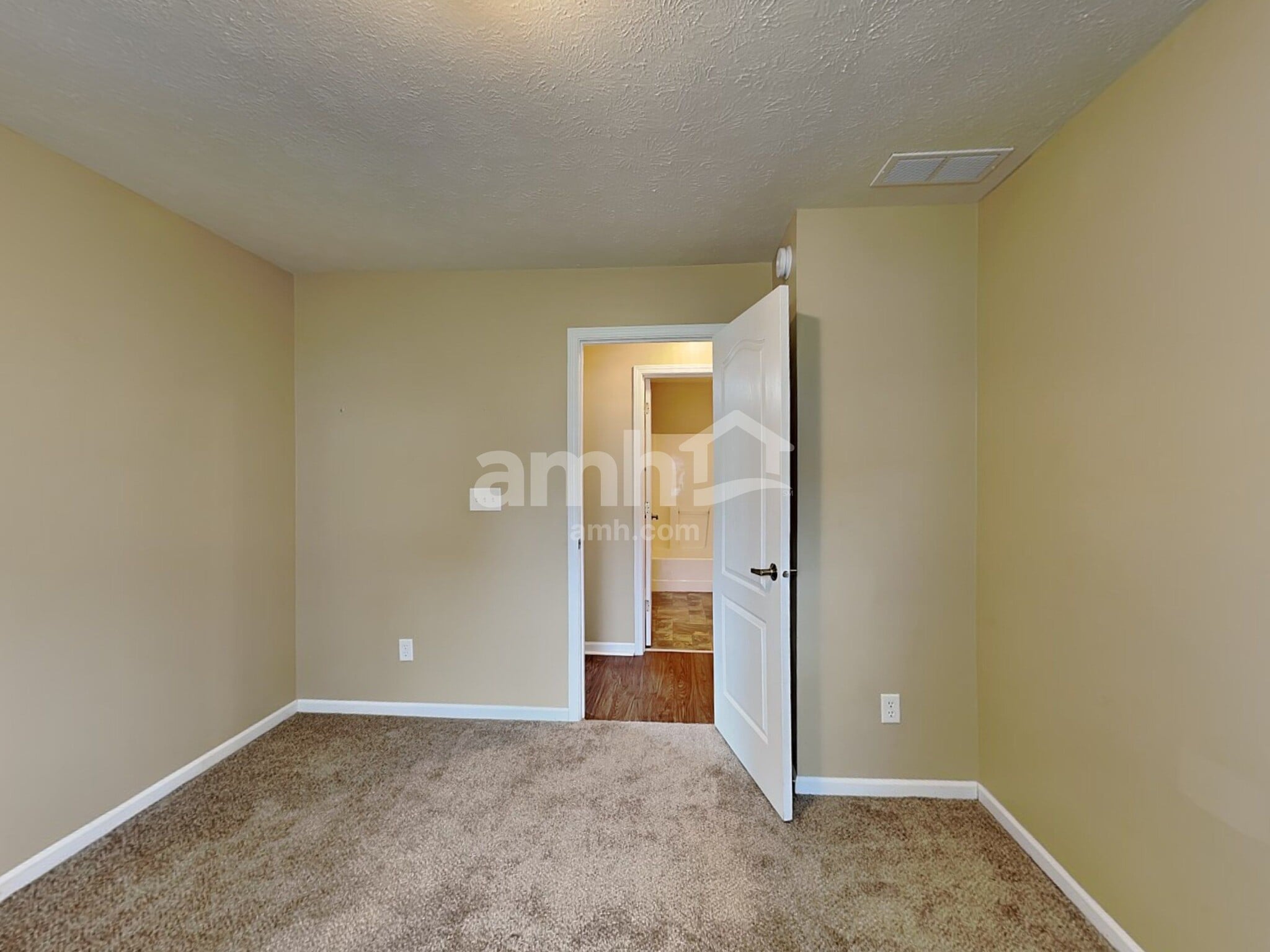 Building Photo - 1460 Persimmon Cir