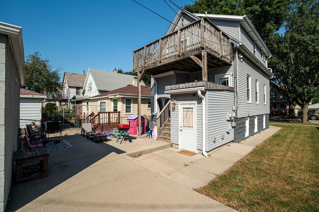 Building Photo - 1801 S 64th St